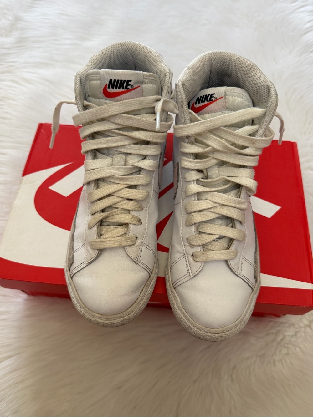 Nike Blazer Mid Top (GS) White w/Pink Sneakers Sz 5.5Y